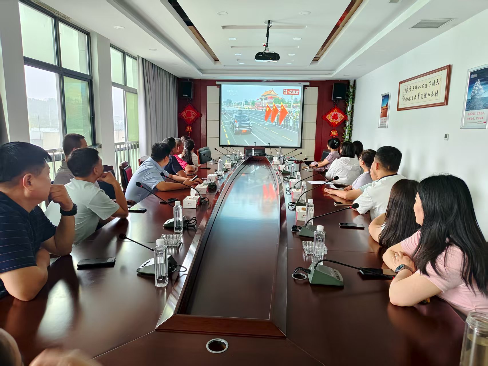 鼎瑞建工集團(tuán)積極組織全體員工認(rèn)真收看“紀(jì)念中國人民抗日戰(zhàn)爭暨世界反法西斯戰(zhàn)爭勝利80周年大會(huì)”